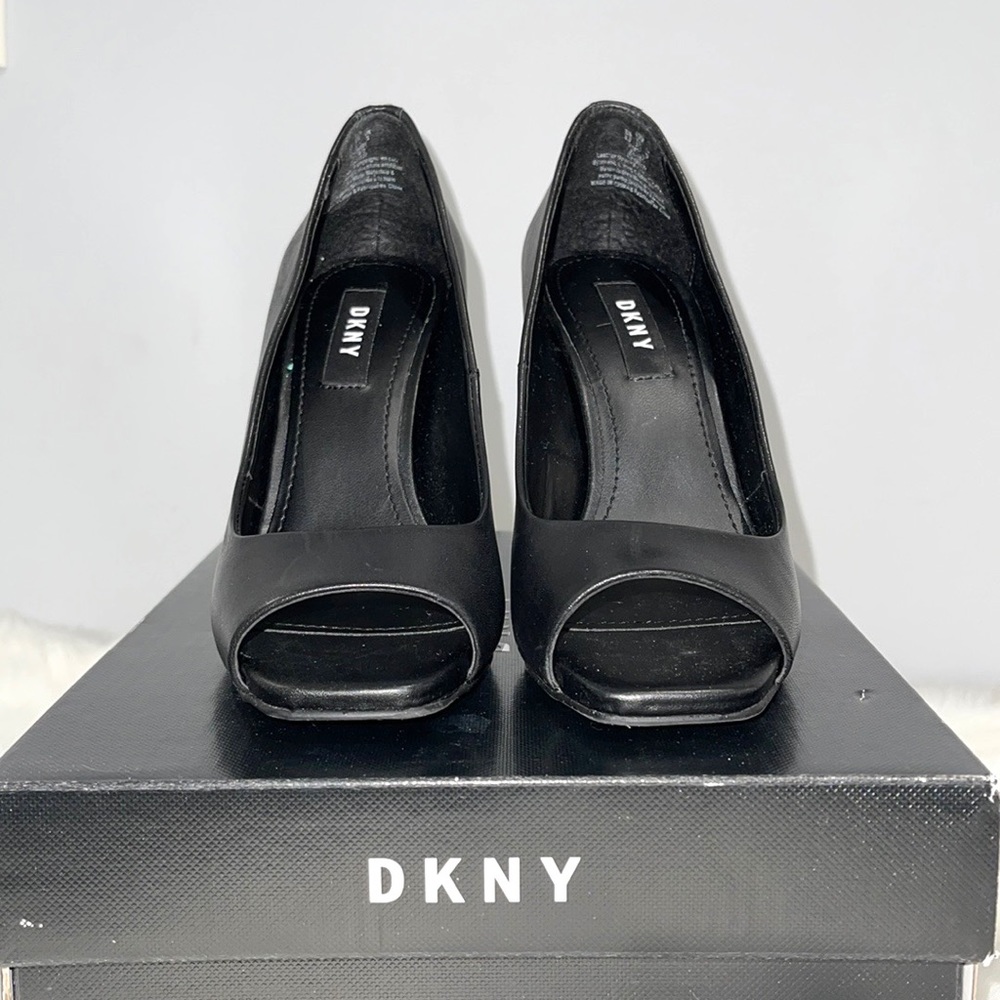 DKNY Claudia Peep Toe High Heeled Shoes Size 6